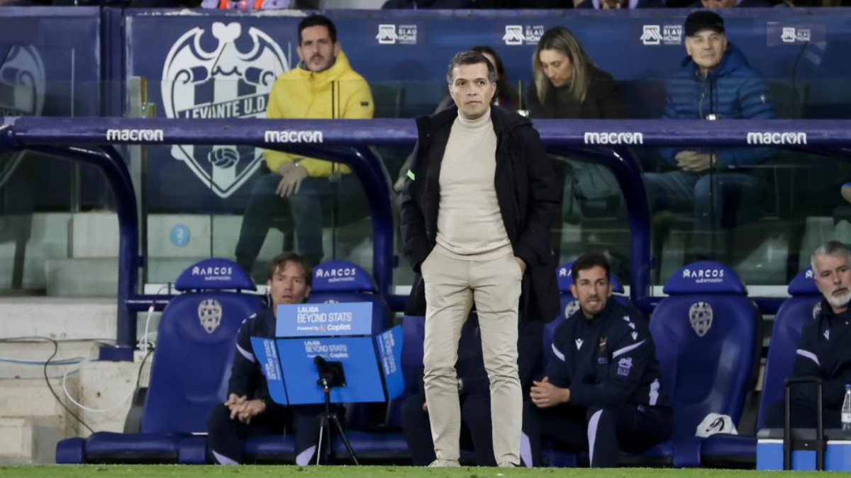 Luís Castro: “Hemos merecido más con la segunda parte que hemos hecho”