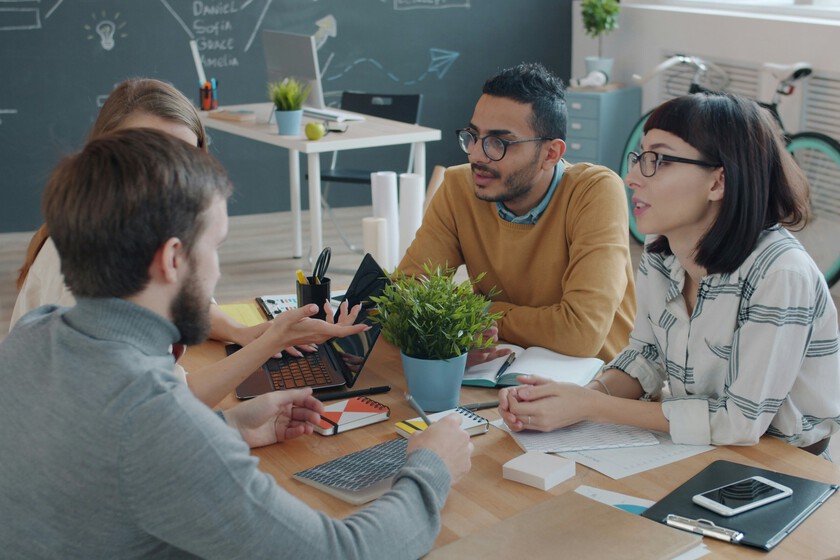 El caos que ha generado la IA en la contratación de personal ha revelado un tipo de talento oculto: "desarrolladores invisibles"