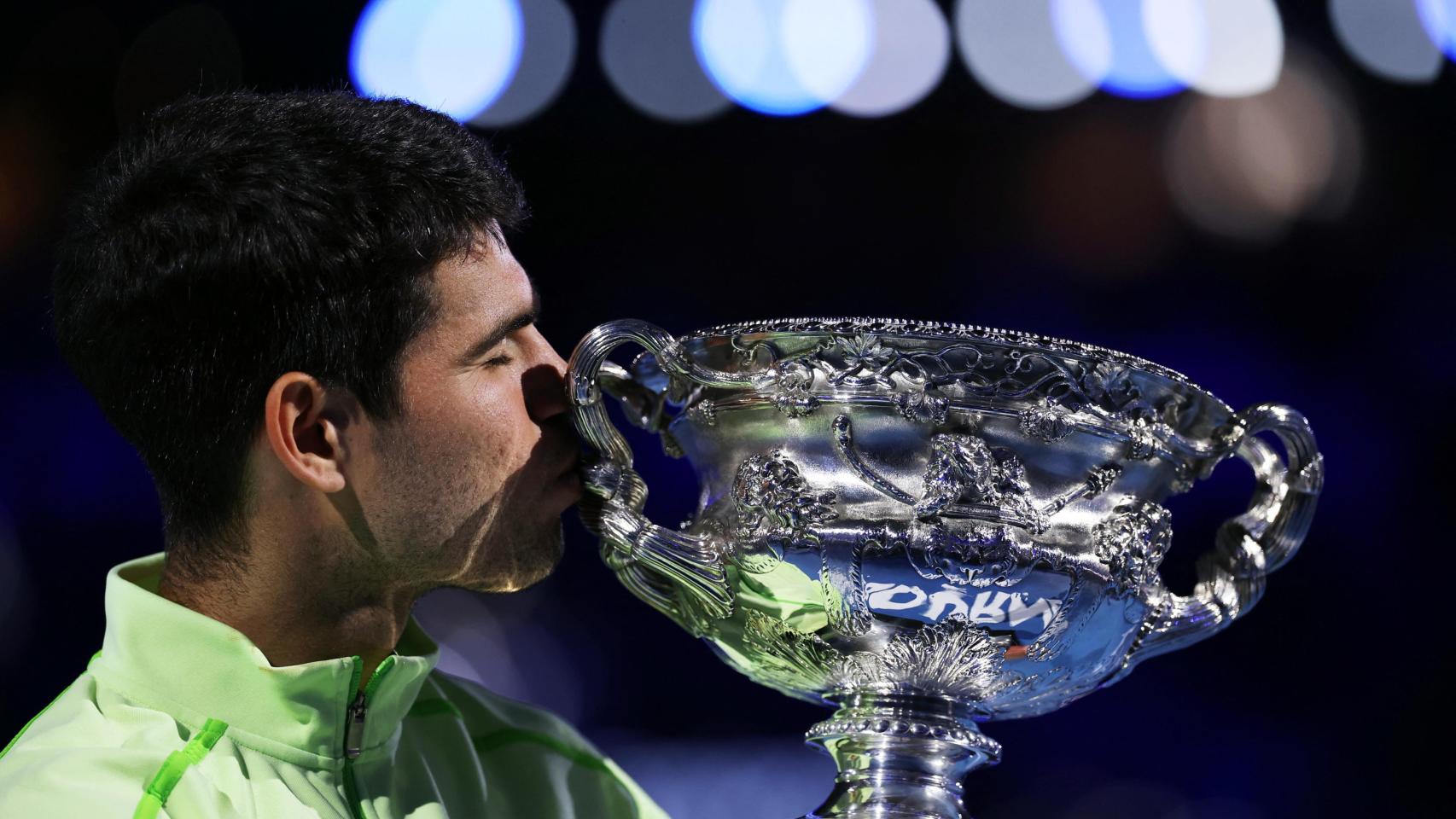 Carlos Alcaraz reescribe la Historia en el Open de Australia: barre a Djokovic y ya es el mejor joven de todos los tiempos
