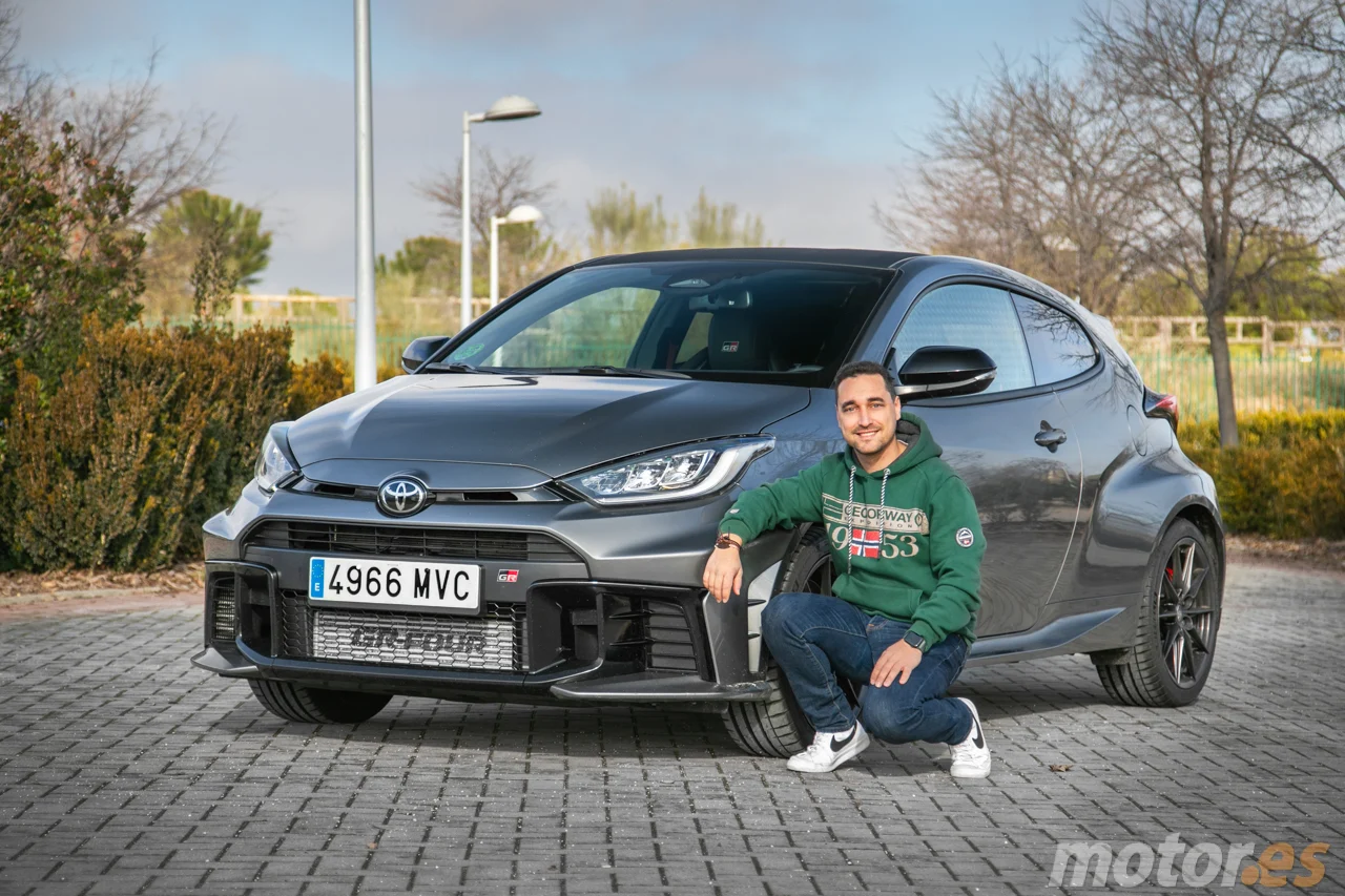 Es el mejor juguete que te puedes comprar. Tras probarlo, confirmo que es lo más parecido a un kart con matrícula