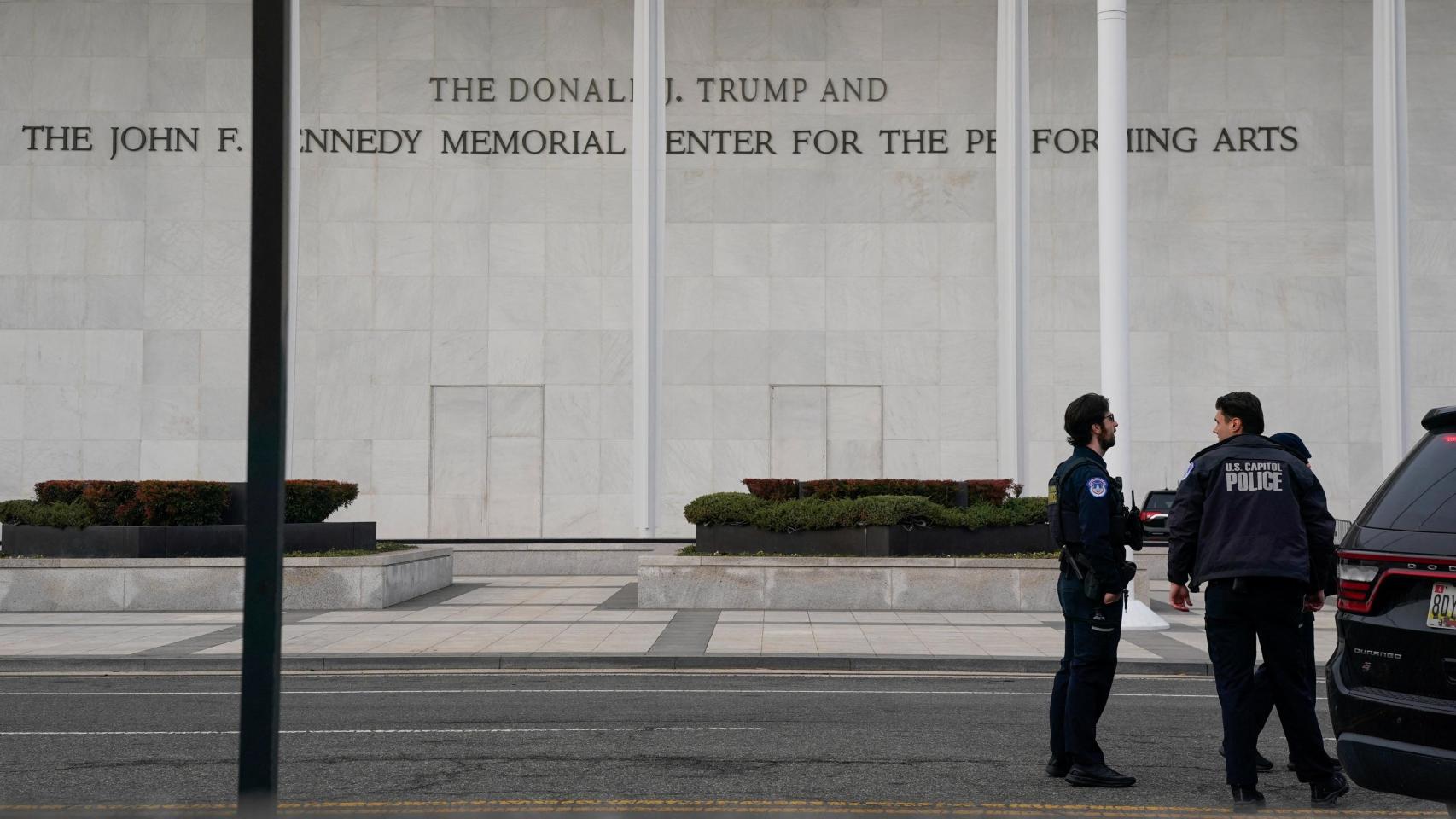 Trump cierra el Kennedy Center dos años para reconstruirlo tras la oleada de cancelaciones y el boicot de los artistas