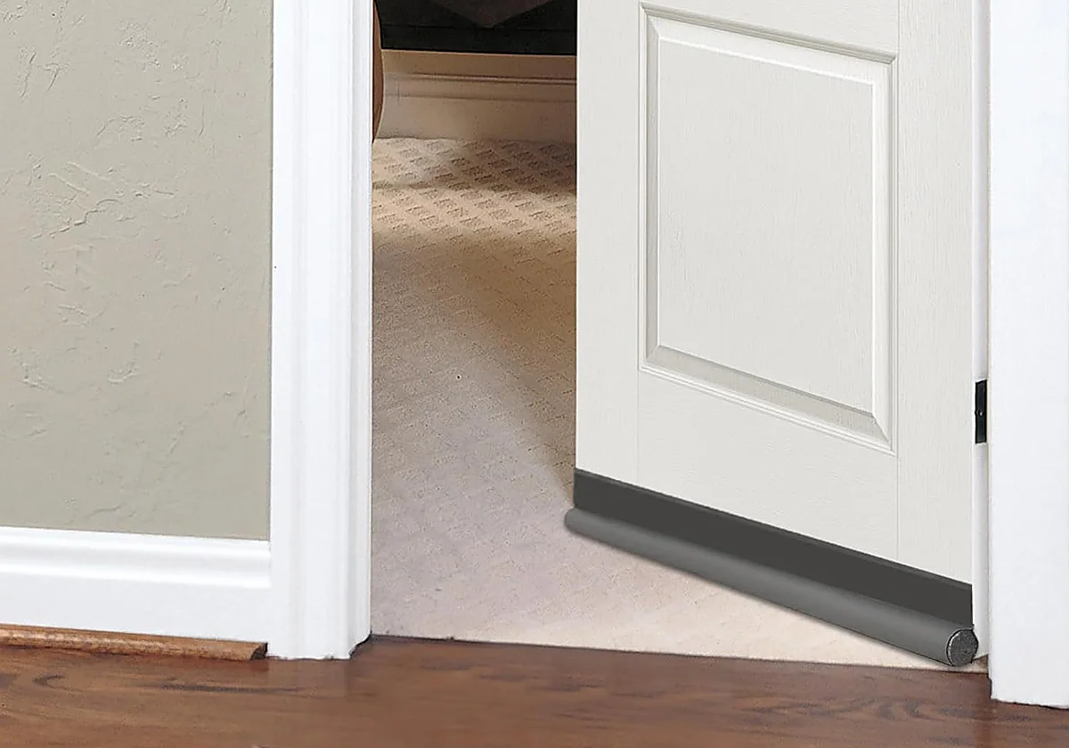 No pases frío en casa con estos burletes para puertas que impiden el paso del aire