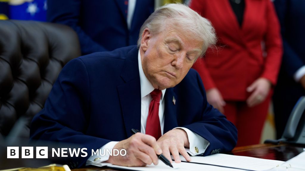 Cuba dice que EE.UU. recurre "al chantaje y la extorsión" después de que Trump amenazara con imponer aranceles a cualquier país que envíe petróleo a la isla