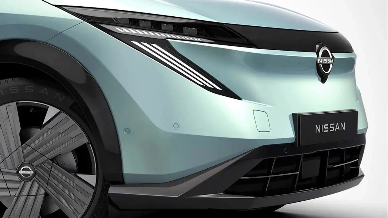 El Nissan Ariya 2026 deja ver más de su rediseño justo cuando su lanzamiento en Europa empieza a complicarse
