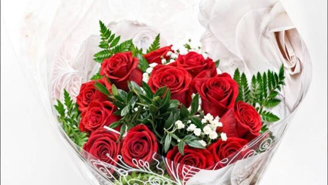 Ramo de 12 rosas en teleROSA a mitad de precio