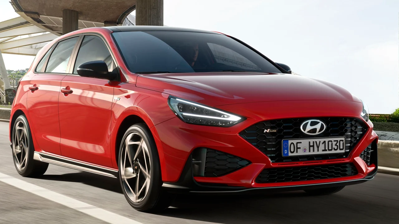 El Hyundai i30 sobrevive a la electrificación con una gama 2026 simplificada y precios bien medidos