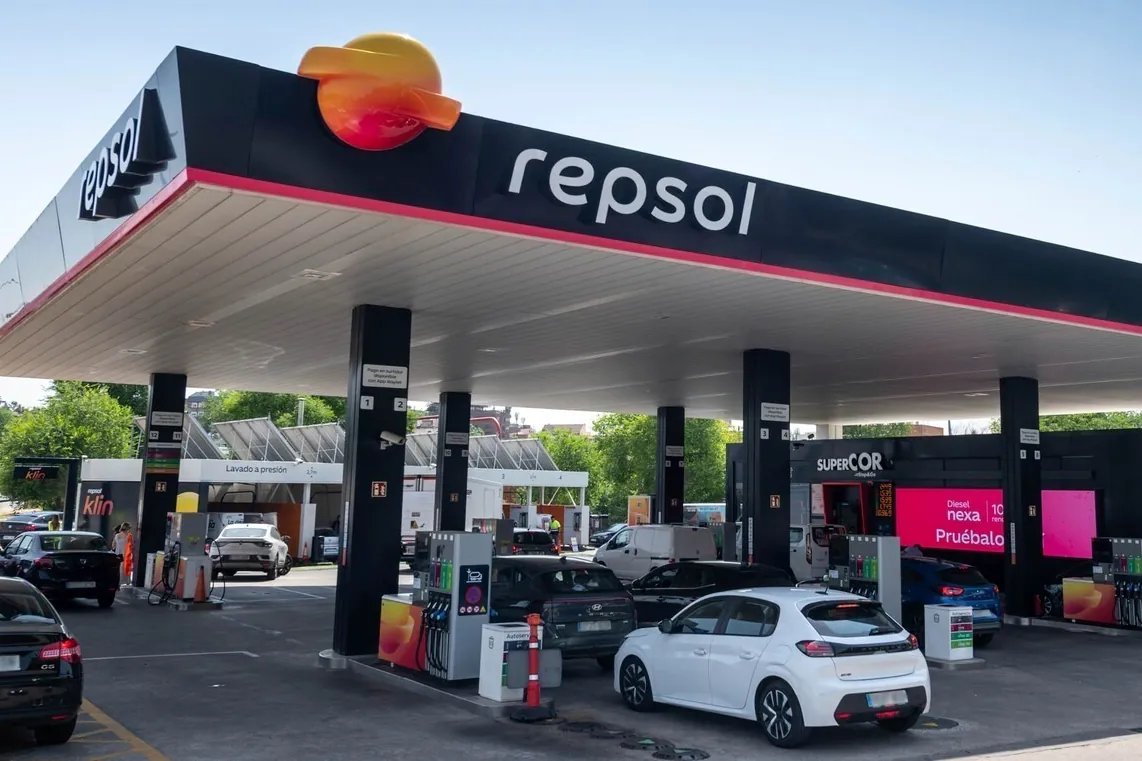 JPMorgan rebaja a Repsol pero los bajistas se repliegan