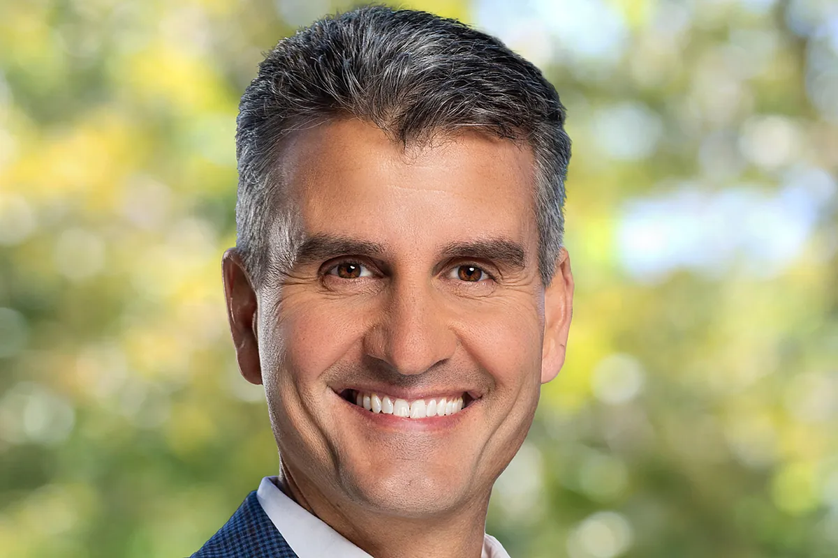 Disney anuncia que el director de parques temáticos, Josh D'Amaro, sucederá a Bob Iger como CEO