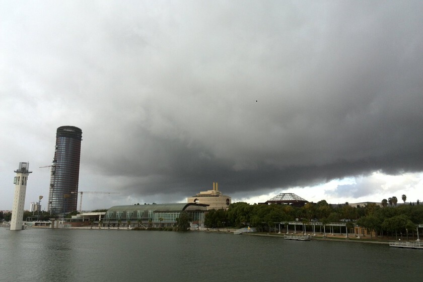 Ocho millones de personas en vilo: las medidas de Andalucía para evitar que Leonardo se convierta en una catástrofe