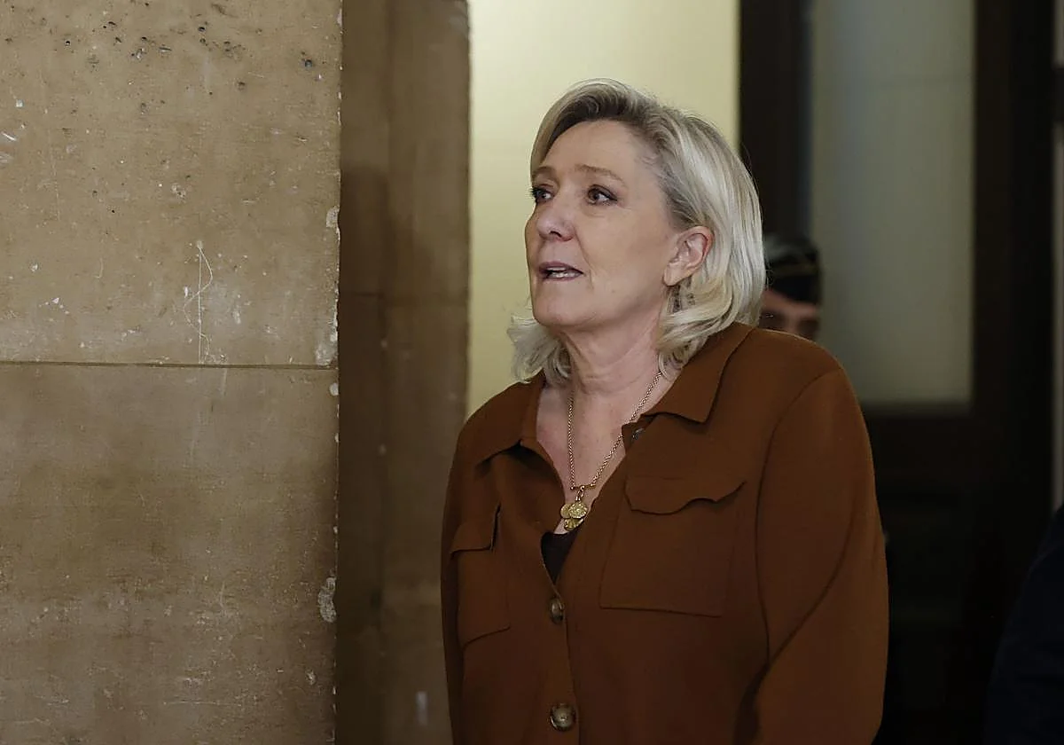 La Fiscalía francesa pide cinco años de inhabilitación para Le Pen, pero sin una aplicación inmediata