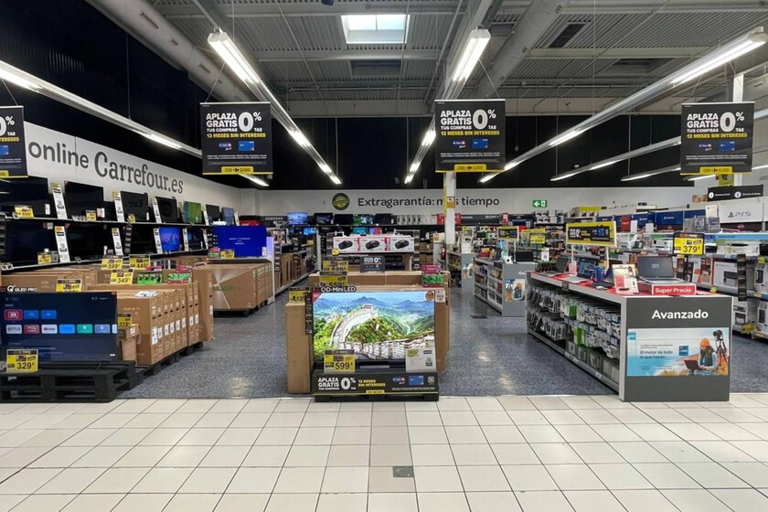 Carrefour tiene a precio de outlet esta enorme tele Samsung de 98 pulgadas con la que no echarás de menos ir al cine