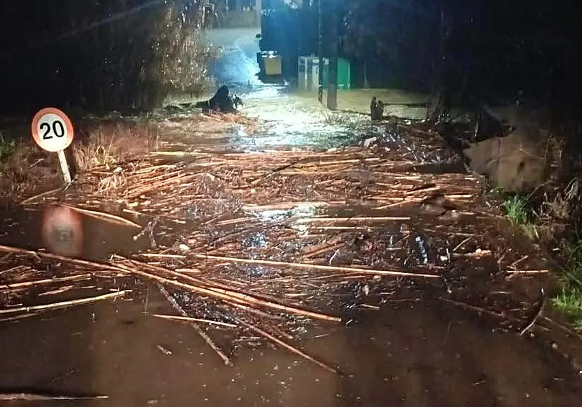Ronda amanece con el paso de Pelistre inundado y la caída de un techo en la Carrera Espinel