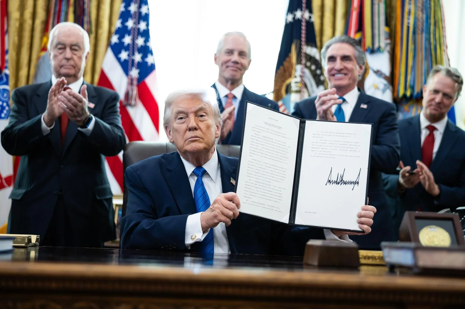 Trump sigue de reformas en la Casa Blanca y colocará una estatua de Colón en el jardín