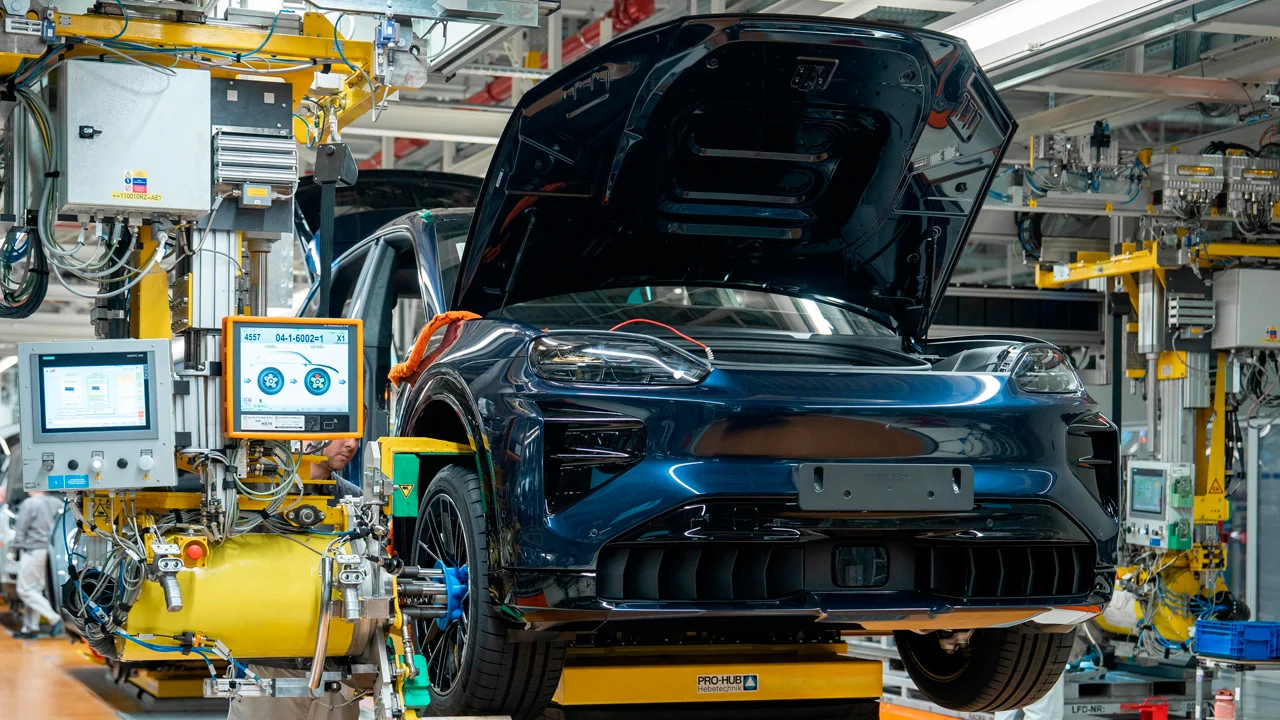 Porsche ya fabrica el Cayenne eléctrico, el giro histórico de su SUV que nadie pensó ver