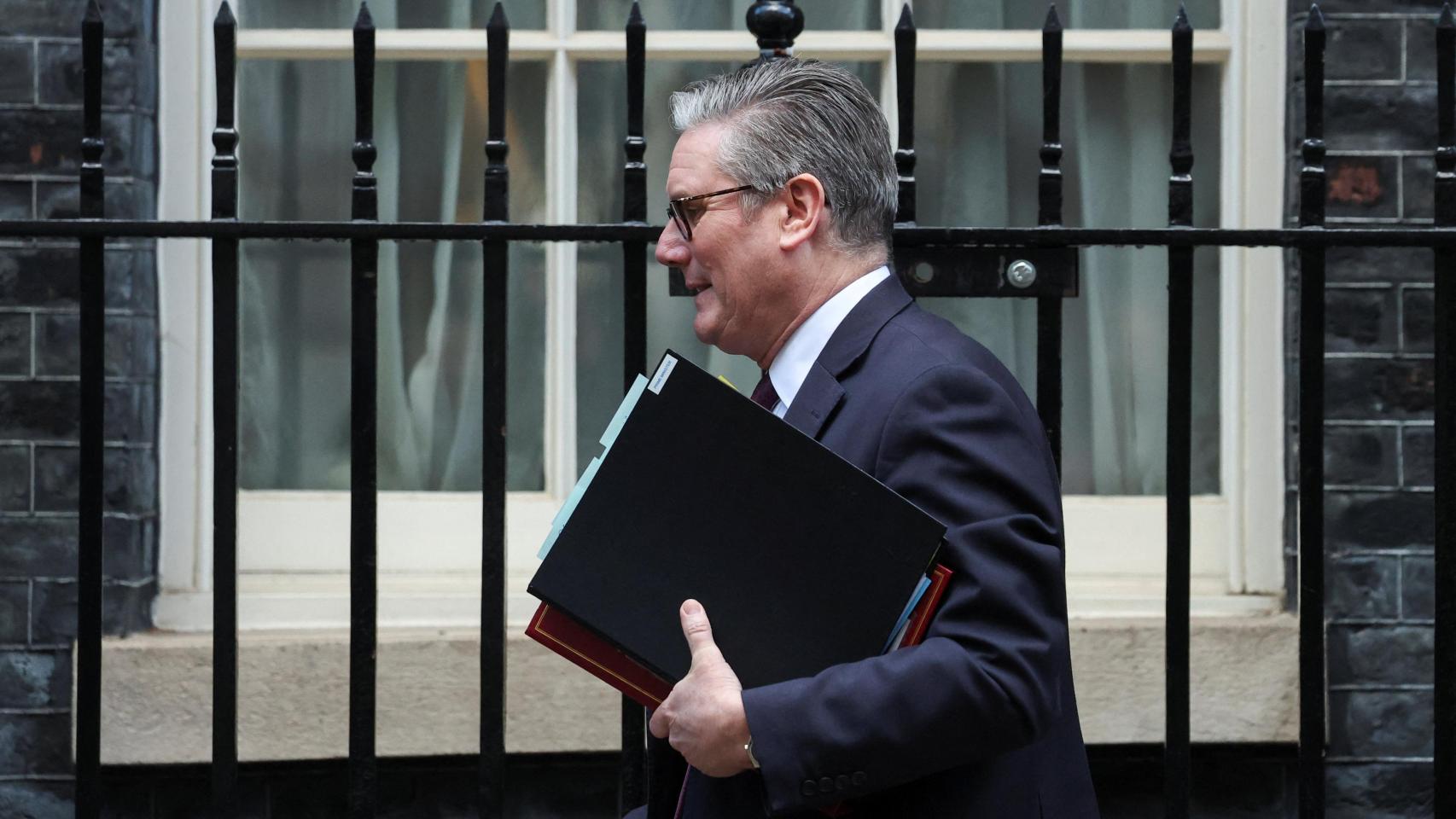 Indignación contra Starmer tras admitir que nombró a Mandelson pese al vínculo con Epstein: "El Gobierno peligra"