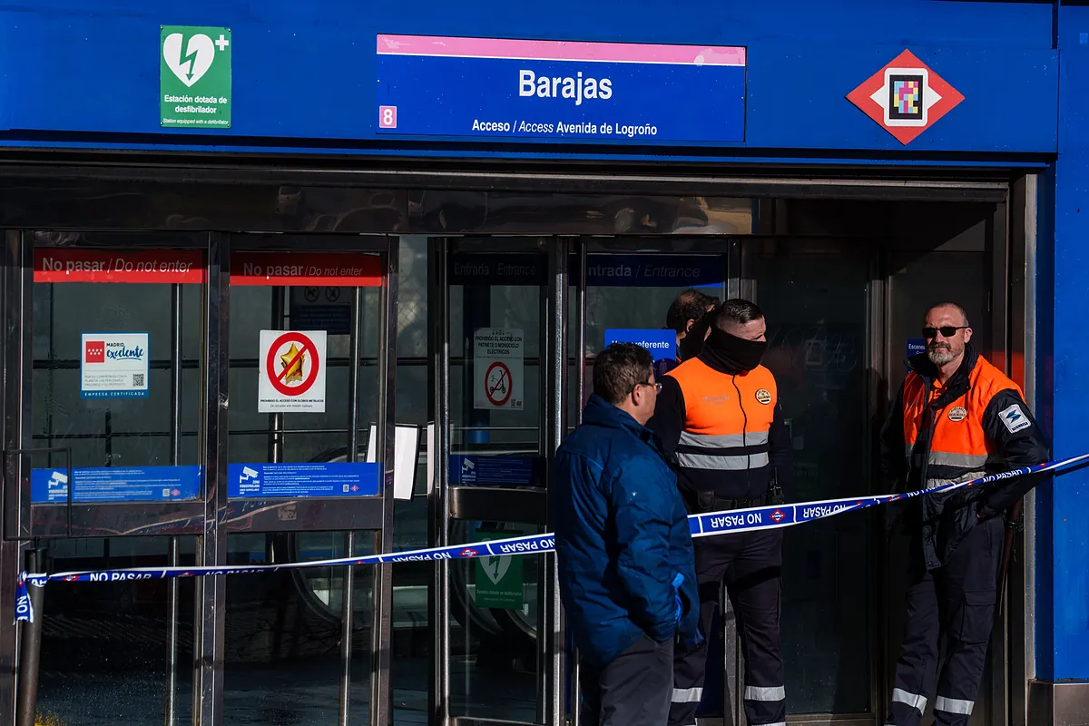 La rotura de una tubería en Madrid provoca el corte de la línea 8 de Metro e inunda la M14 y el túnel de acceso al aeropuerto