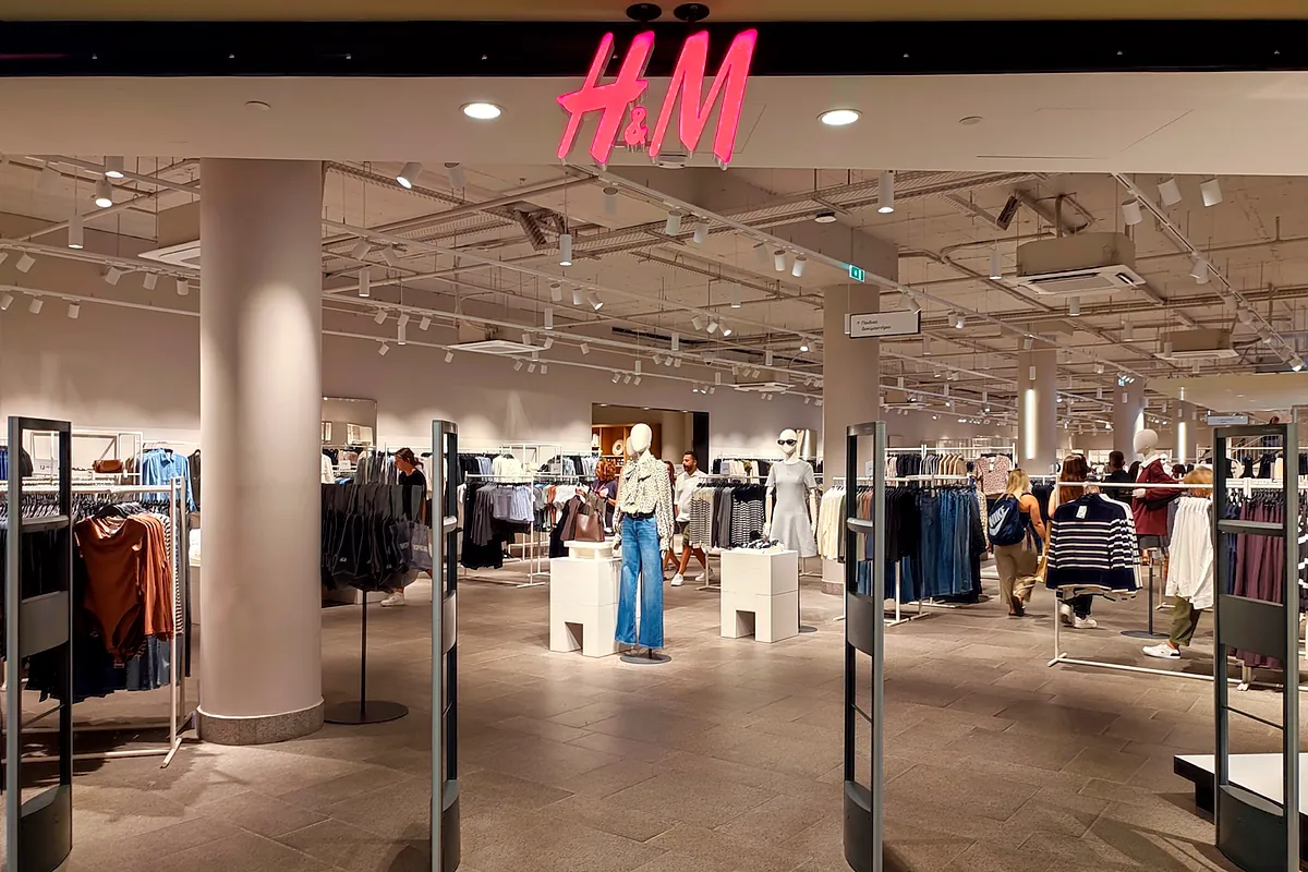 H&M, atrapada entre Zara y Shein en la guerra de la moda rápida