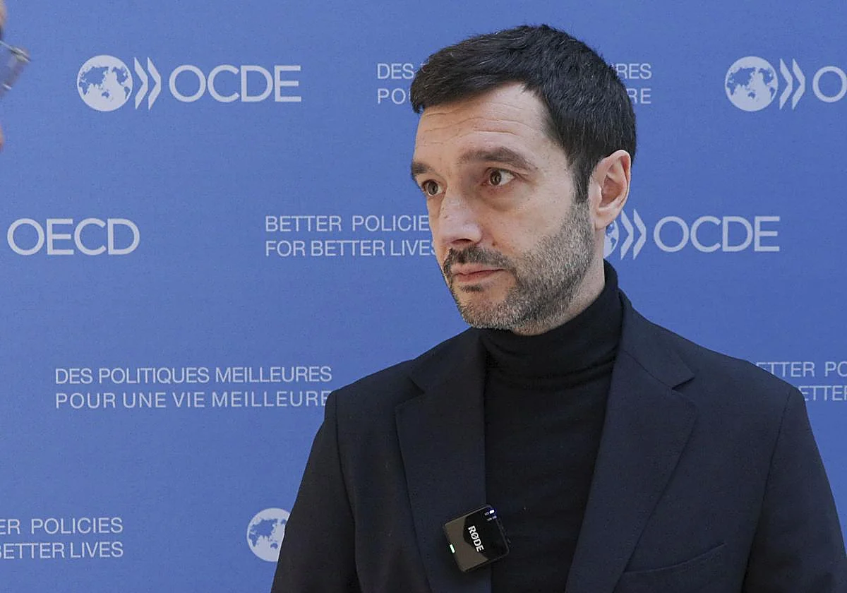 Bustinduy alerta del poder de los magnates tecnológicos tras los ataques a Sánchez por la regulación de redes sociales