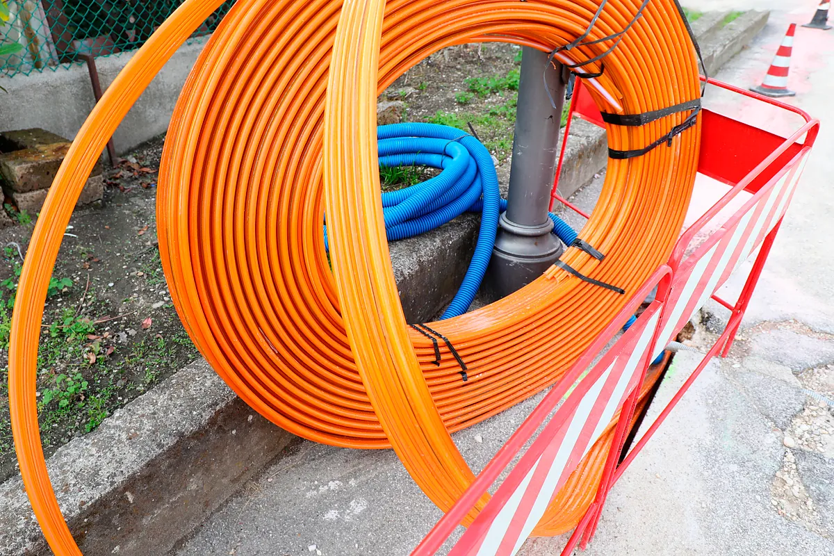 La norma 'ciber' de la CE amenaza la nueva red de fibra catalana