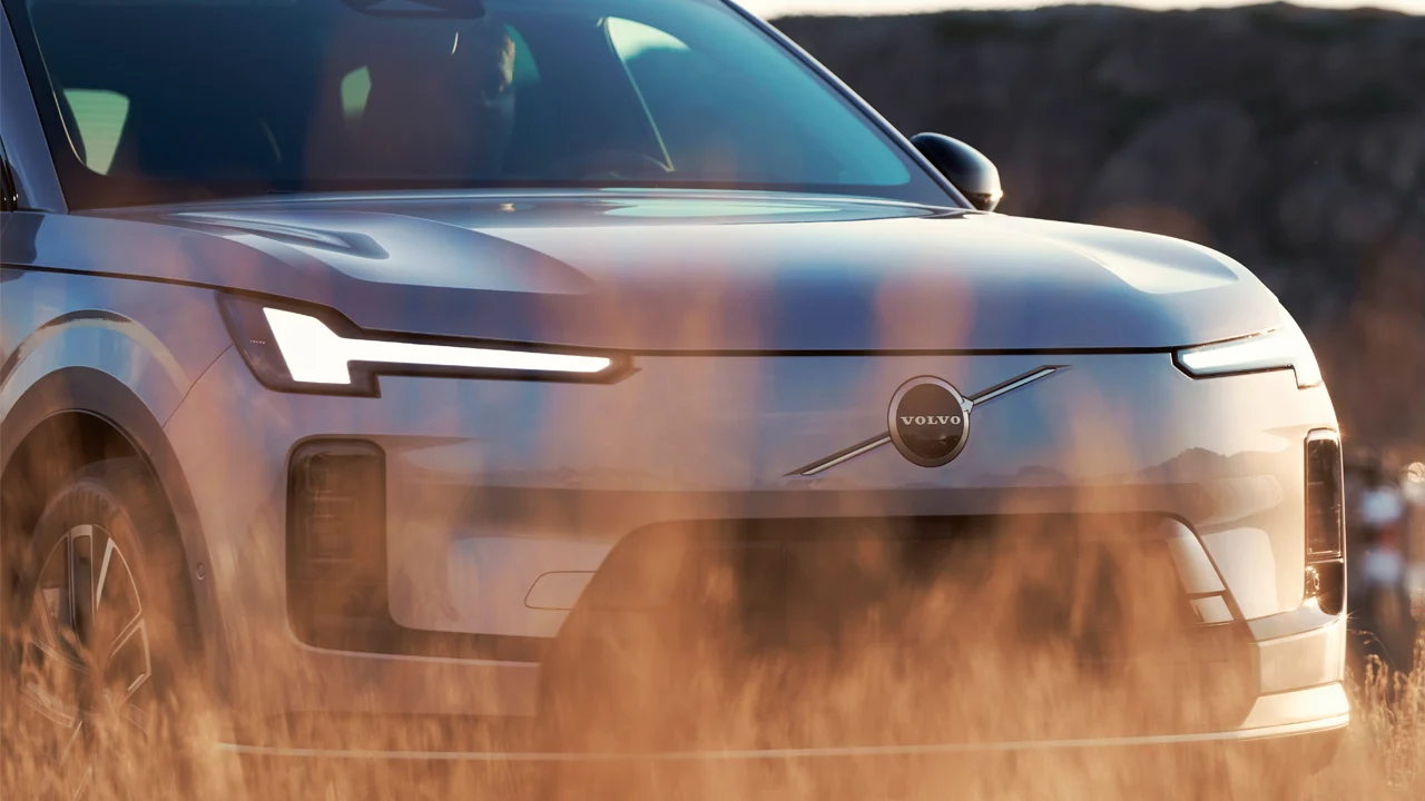 Los nuevos faros de Volvo no son solo diseño, hacen cosas que otros coches aún no pueden