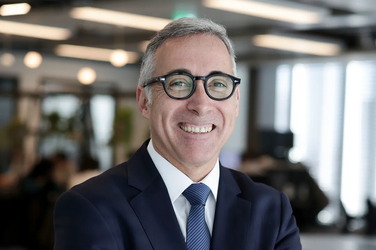 TSB, la filial británica que dirige Armengol, cierra 2025 con beneficio récord y 200 empleados menos