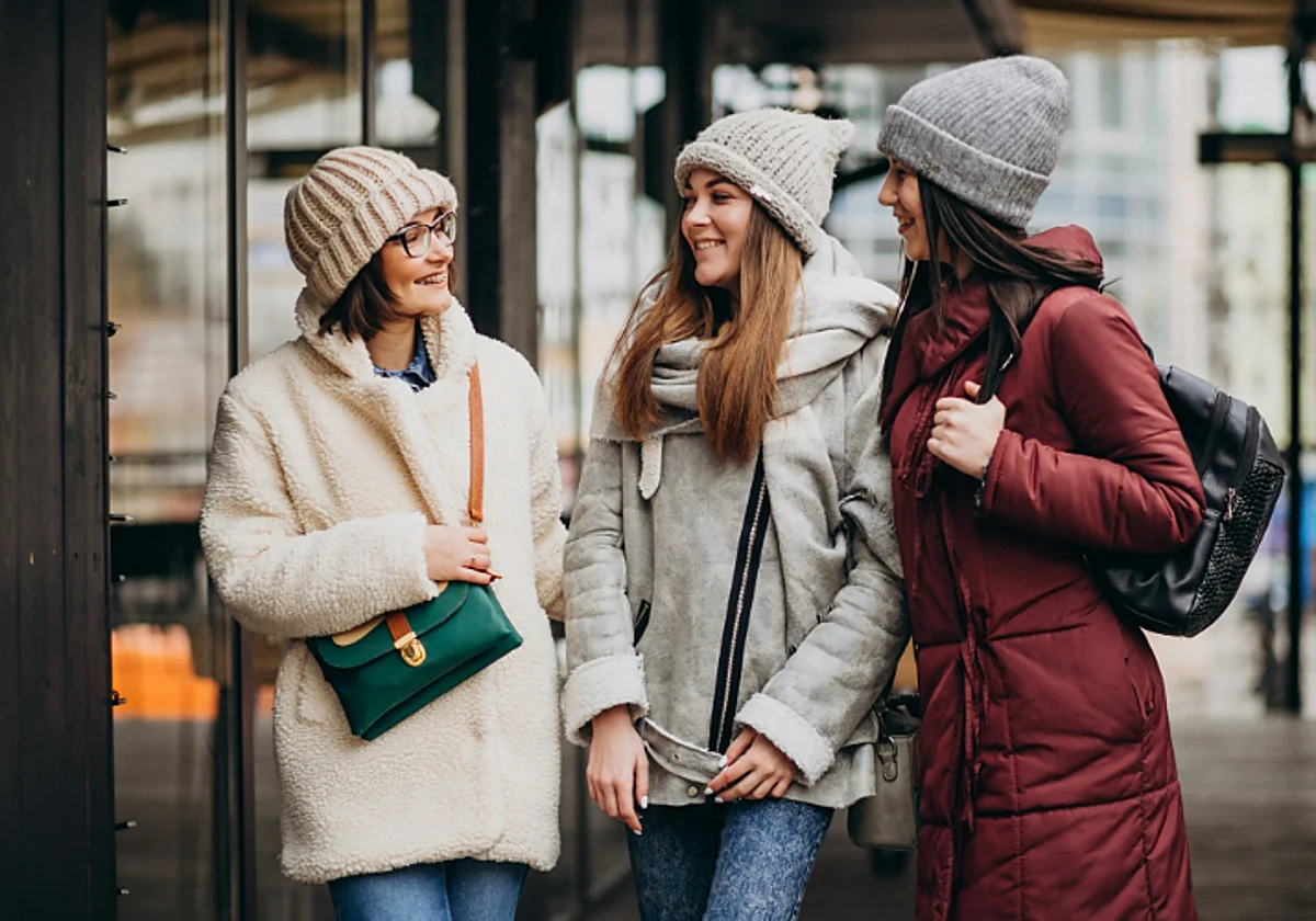 Adorarás el invierno gracias a estos abrigos para mujer que combinan estilo y combaten el frío intenso