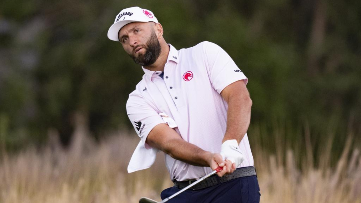 Jon Rahm aguanta el pulso en el ecuador del LIV de Riad