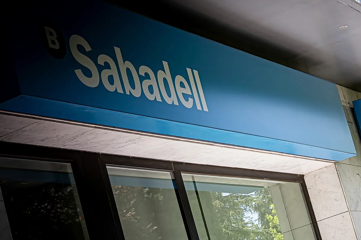 Sabadell paga la "exigencia" del mercado tras la opa y cae un 4% en el Ibex