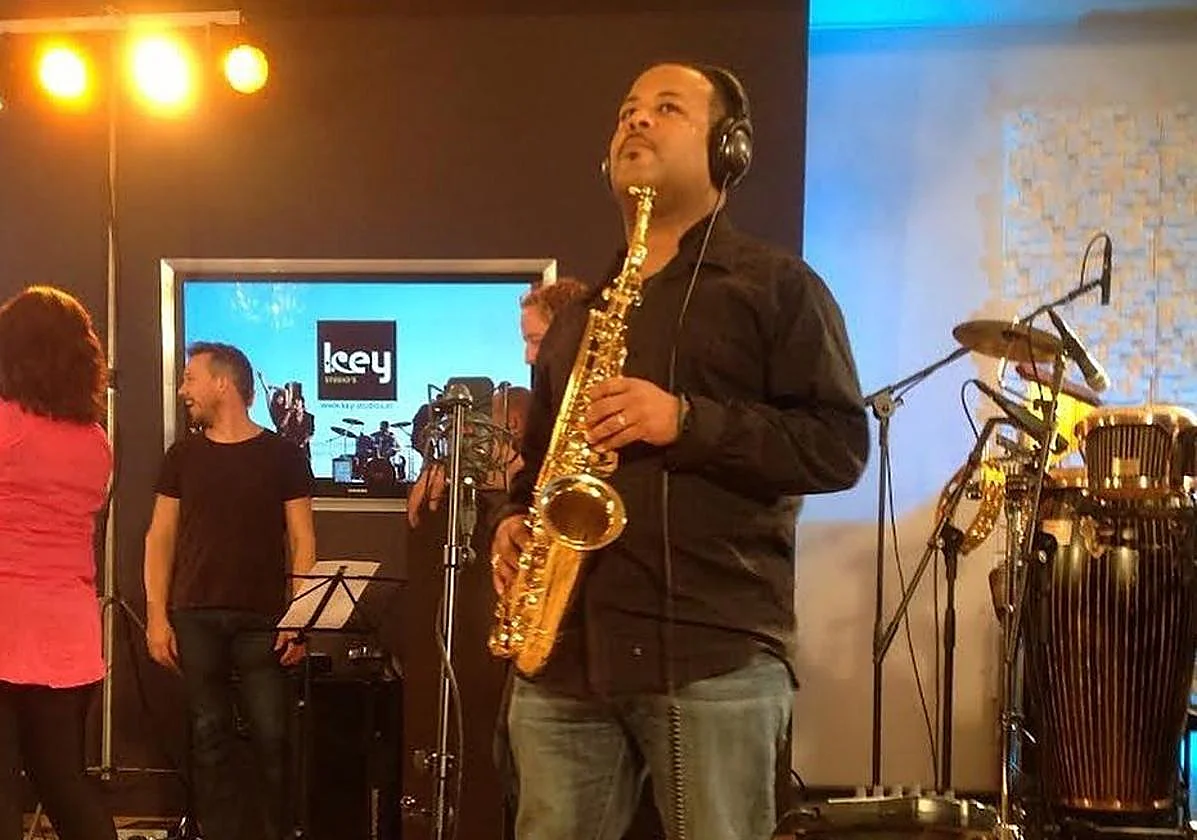 La Cochera Cabaret gets romantic with Valentine's Day smooth jazz afternoon