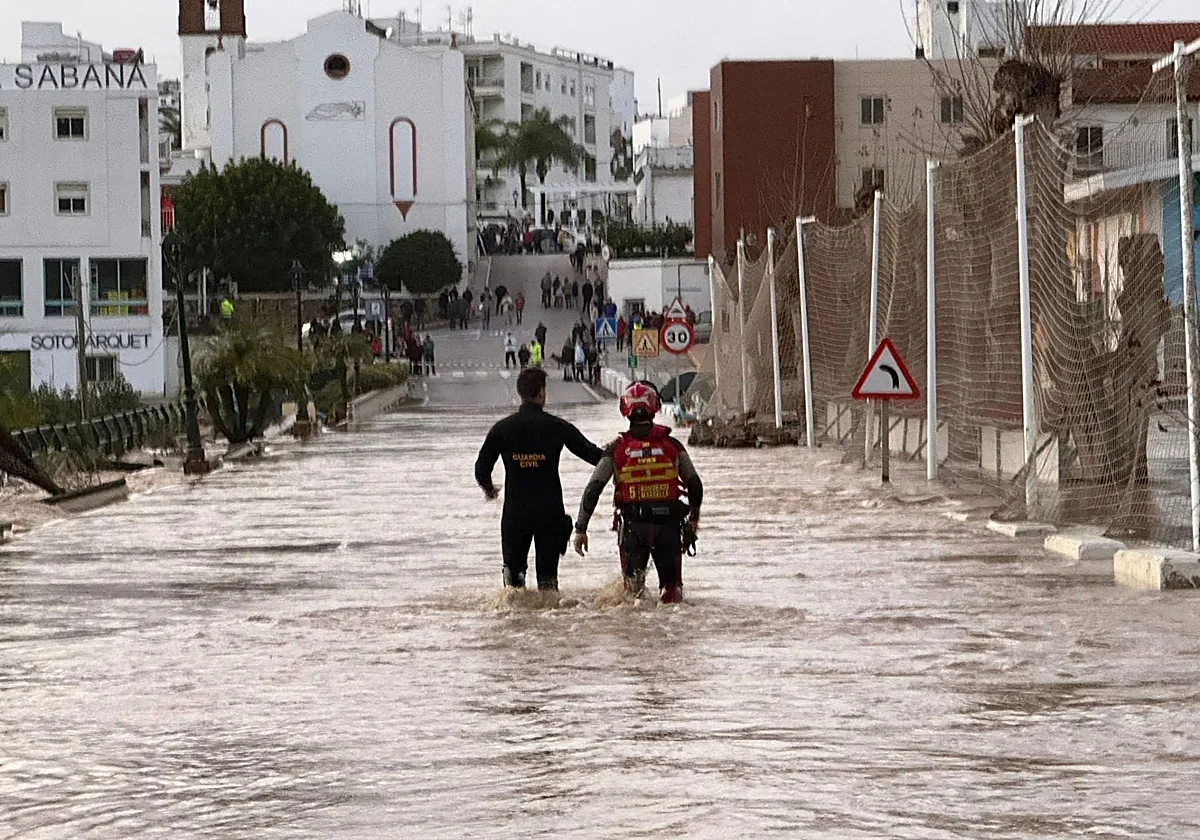 Los equipos de emergencia logran entrar en Secadero, la 'zona cero' de Leonardo en Málaga