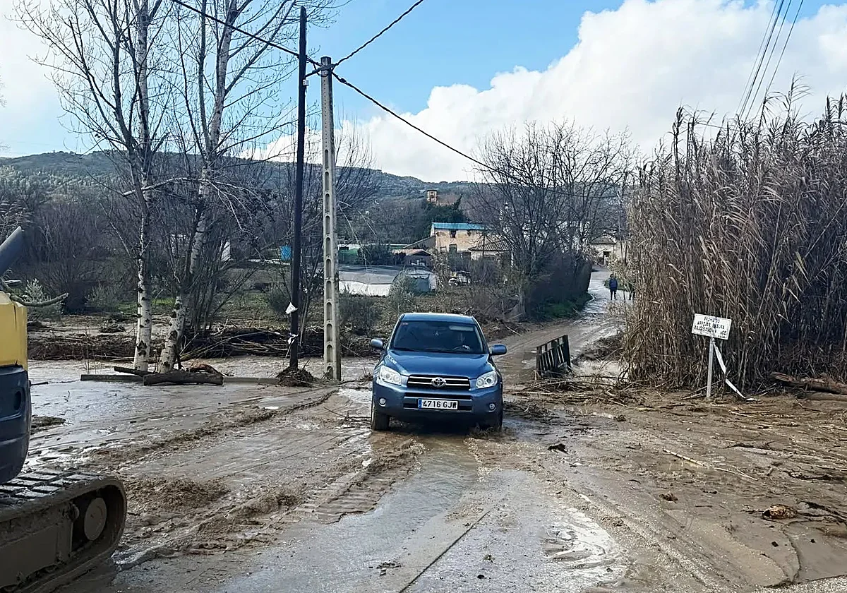 Los vehículos de emergencia ya pueden acceder a una de las zonas incomunicadas de Ronda