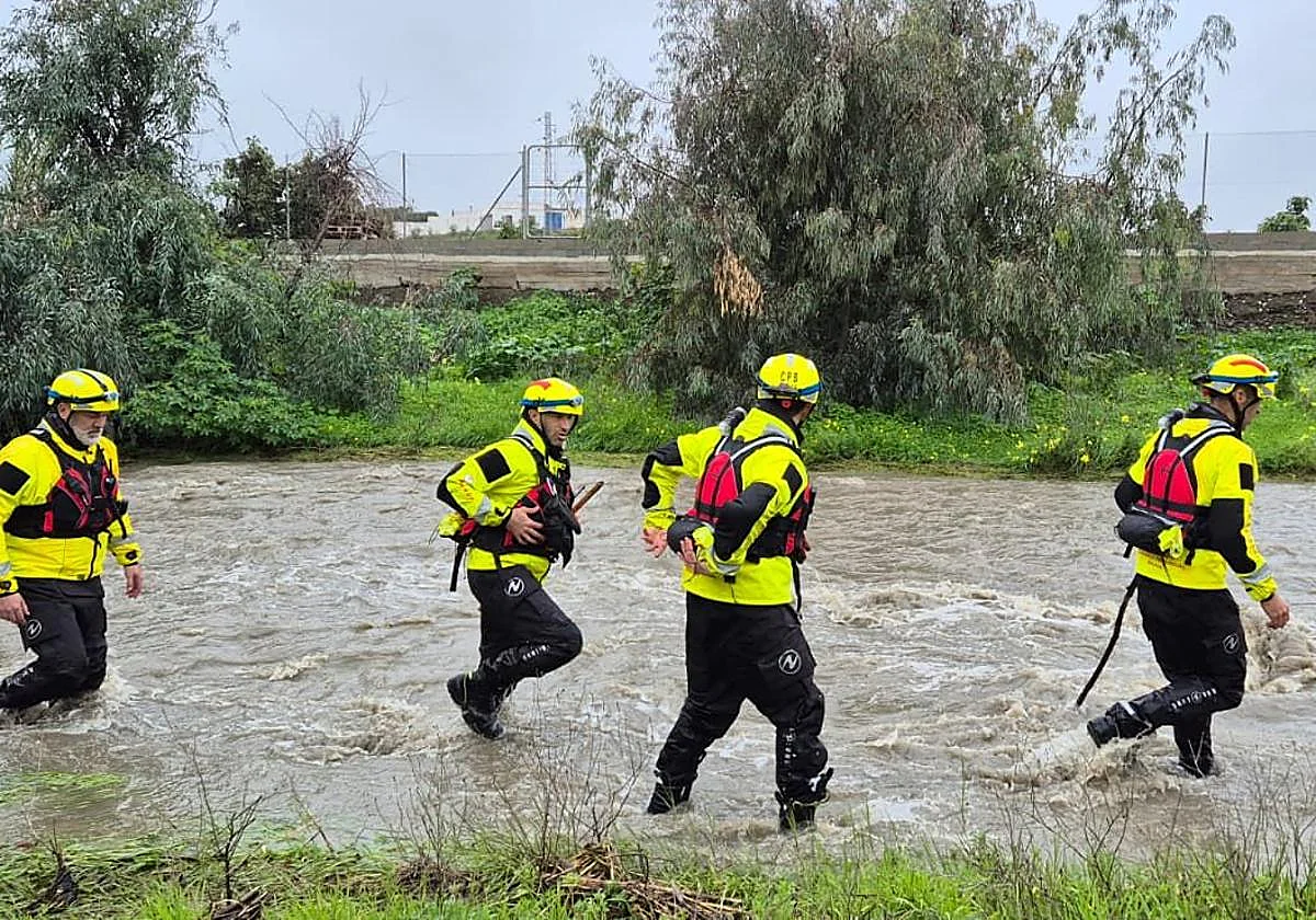 Sayalonga river search: Specialist dogs join hunt for woman swept away in Axarquía floods