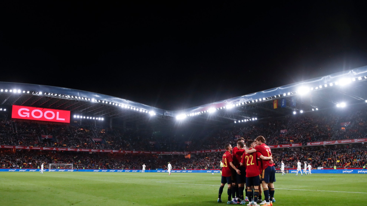 La selección prepara su despedida de España desde La Coruña