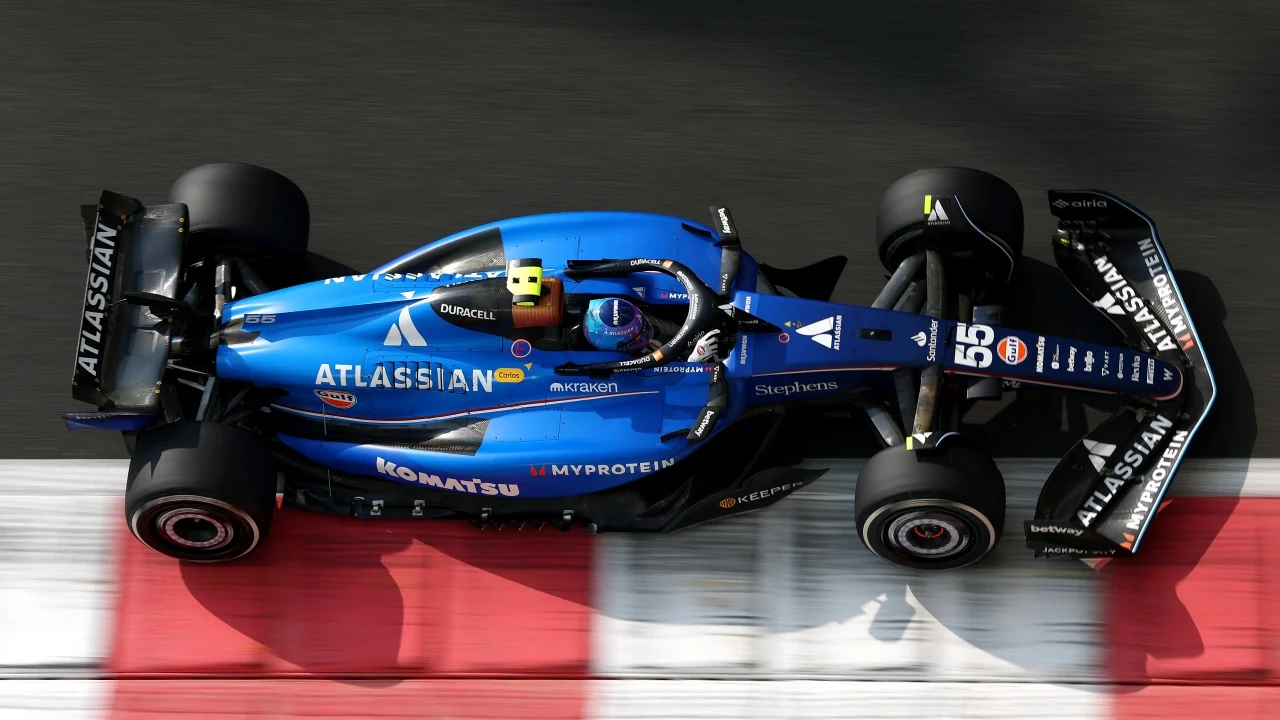 Sainz señala a sus dos máximos rivales en Abu Dhabi: “Estamos en la pelea, pero ellos lideran la zona media en este momento”