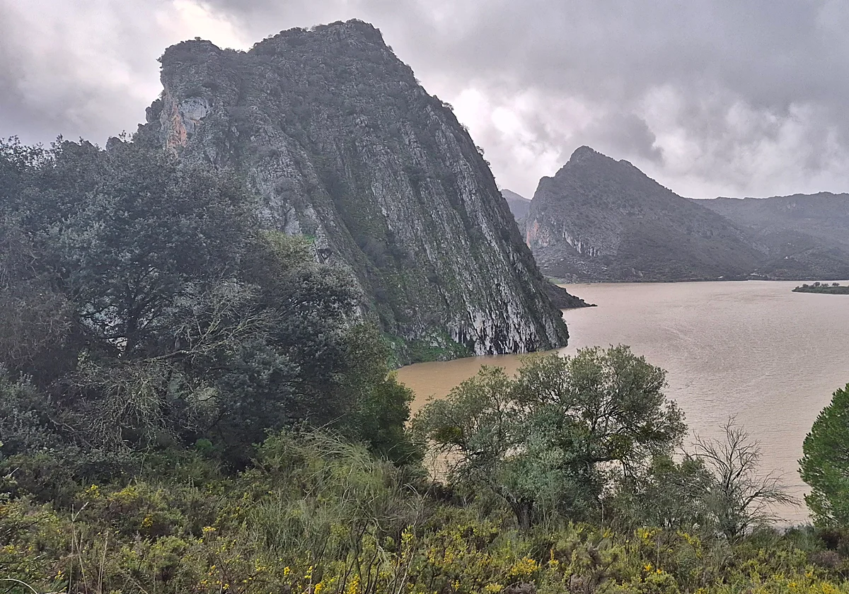 Esta es la presa fantasma que ha obligado a desalojar a 200 personas en Málaga un siglo después de su construcción