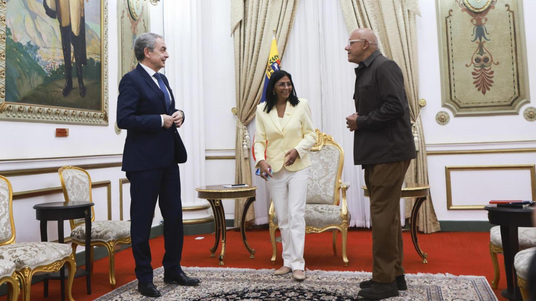 Delcy recibe a Zapatero en Miraflores junto a su hermano y con televisión en directo: es la diplomacia bolivariana de paz