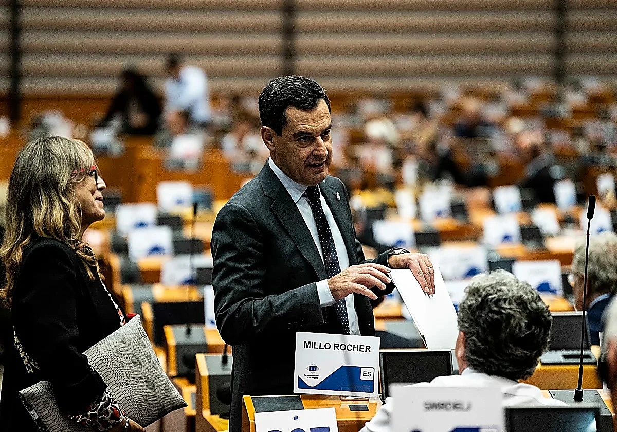 Juanma Moreno cancela su viaje a Chipre para seguir la emergencia meteorológica