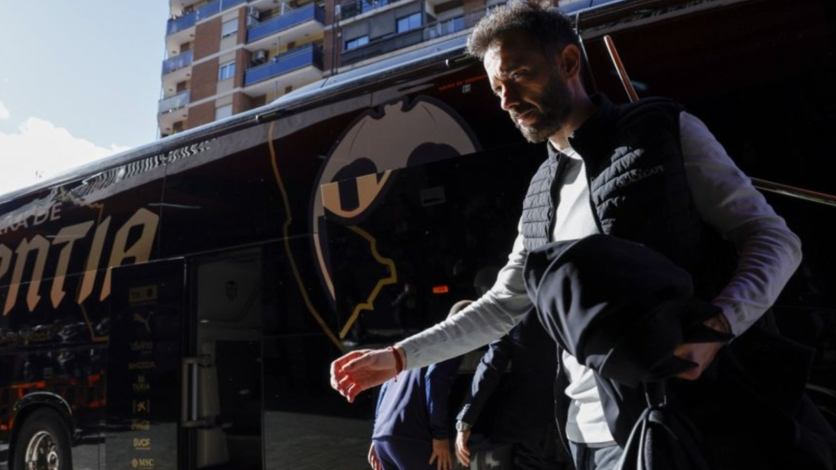La baja de última hora de Foulquier apunta a un cambio de sistema en el Valencia
