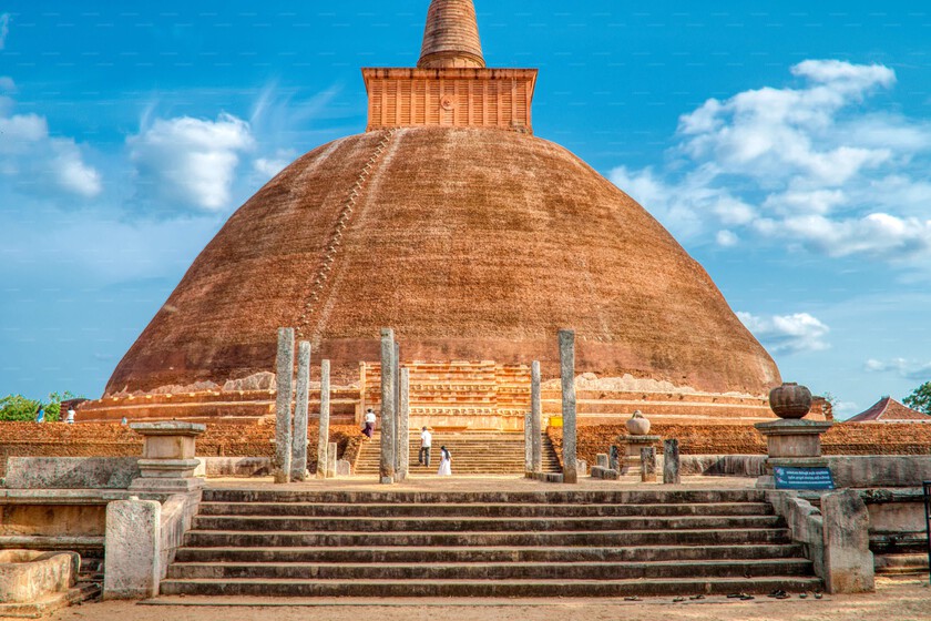 Hace 1.700 años se construyó una megastructura para la eternidad: hoy sigue dominando Sri Lanka