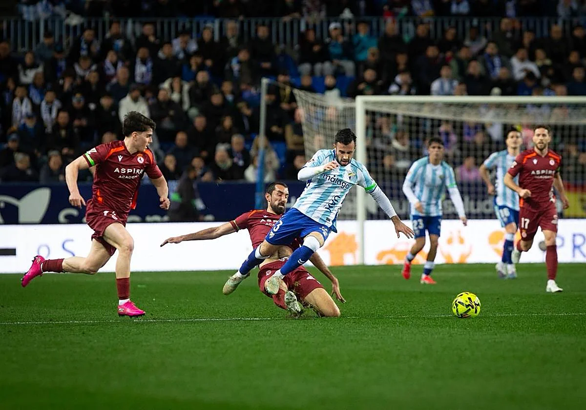 La luz del Málaga es Larrubia, 'todo' 10