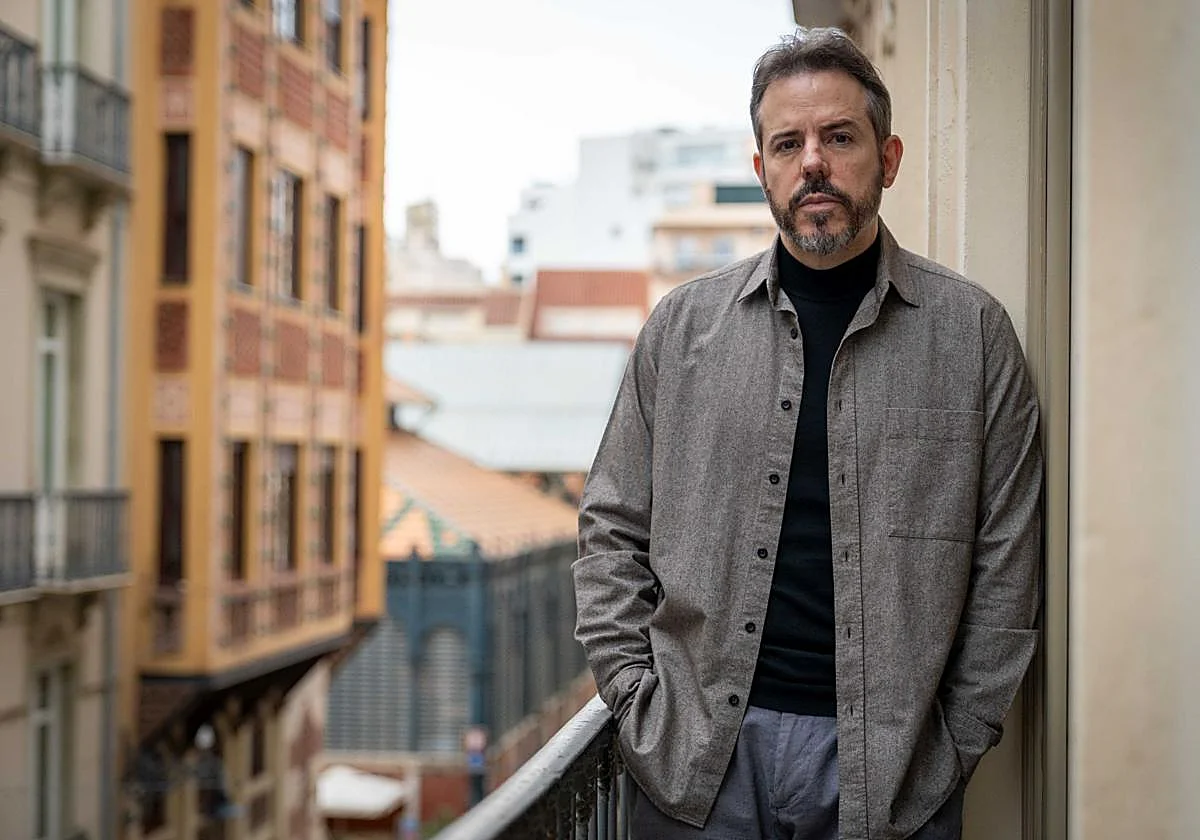 Vicente Luis Mora, el escritor sin WhatsApp que rompe géneros: «No hay necesidad de etiquetarnos»