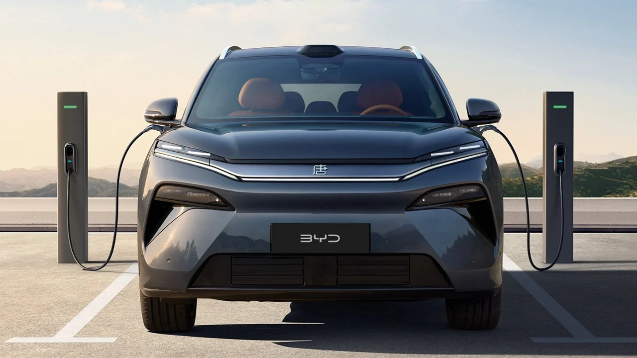 BYD volverá a subir el listón con los cargadores más rápidos del mundo para coches eléctricos: 2.100 kW de potencia