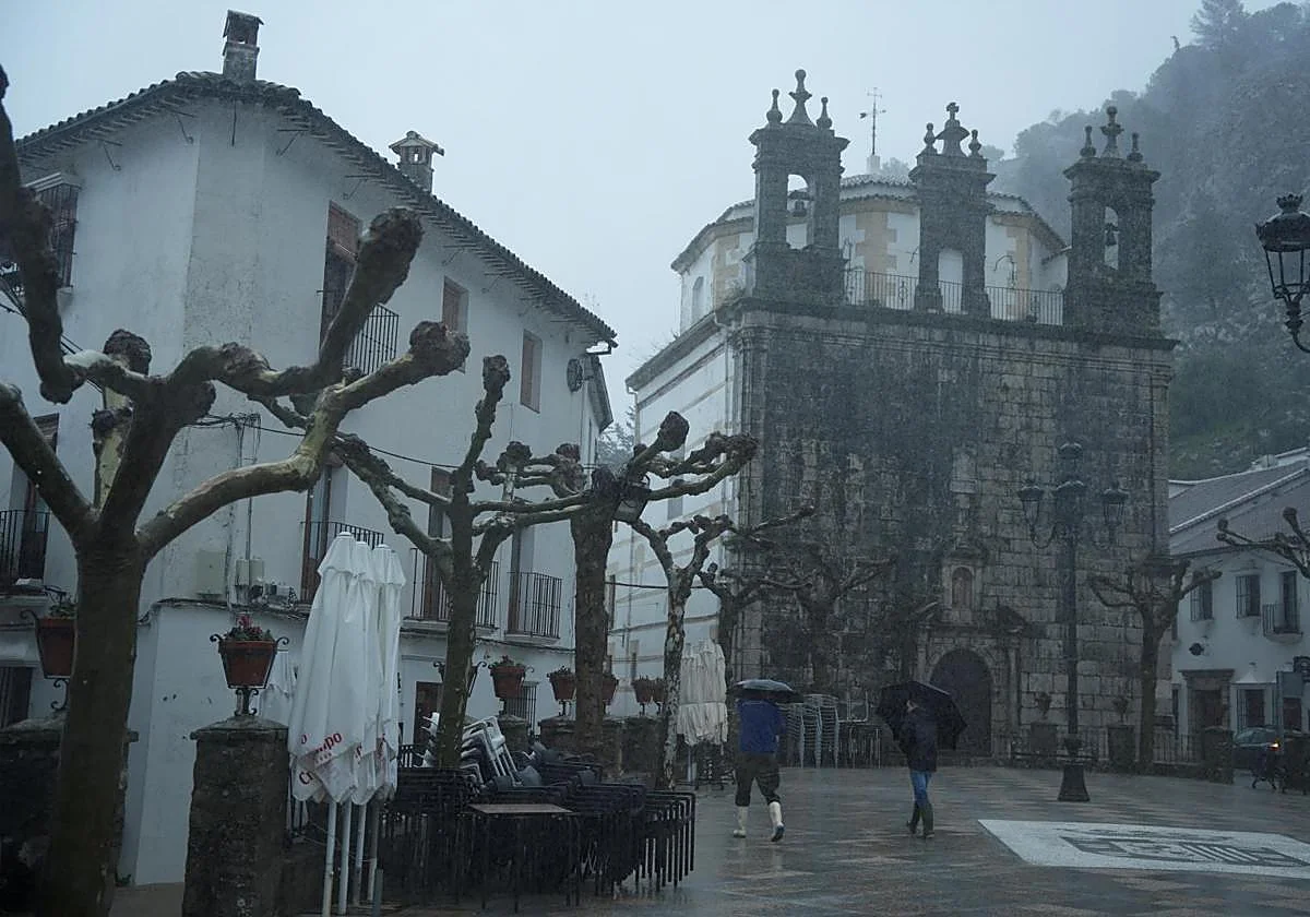 Aemet activa hoy avisos por lluvia en cuatro provincias andaluzas y eleva a naranja la advertencia en Grazalema