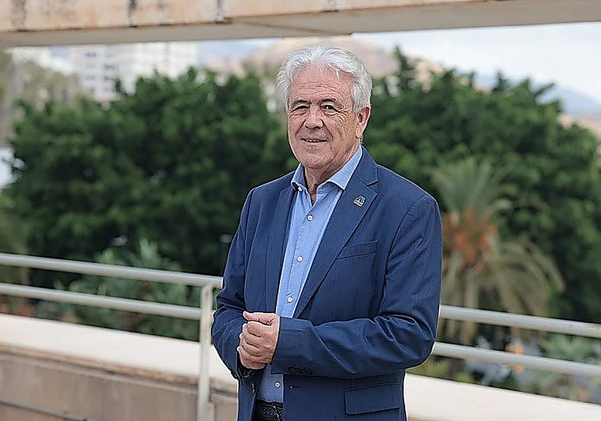 Emilio Alba deja el centro de investigación médica de la UMA para centrarse en su trabajo en el CITAC