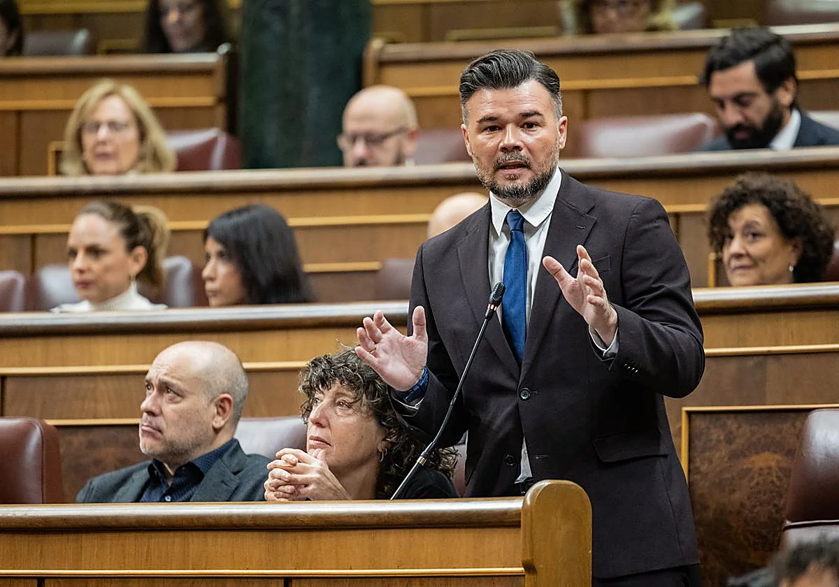 La dirección de ERC se alinea con Bildu y BNG y desautoriza el movimiento por la unidad de Rufián
