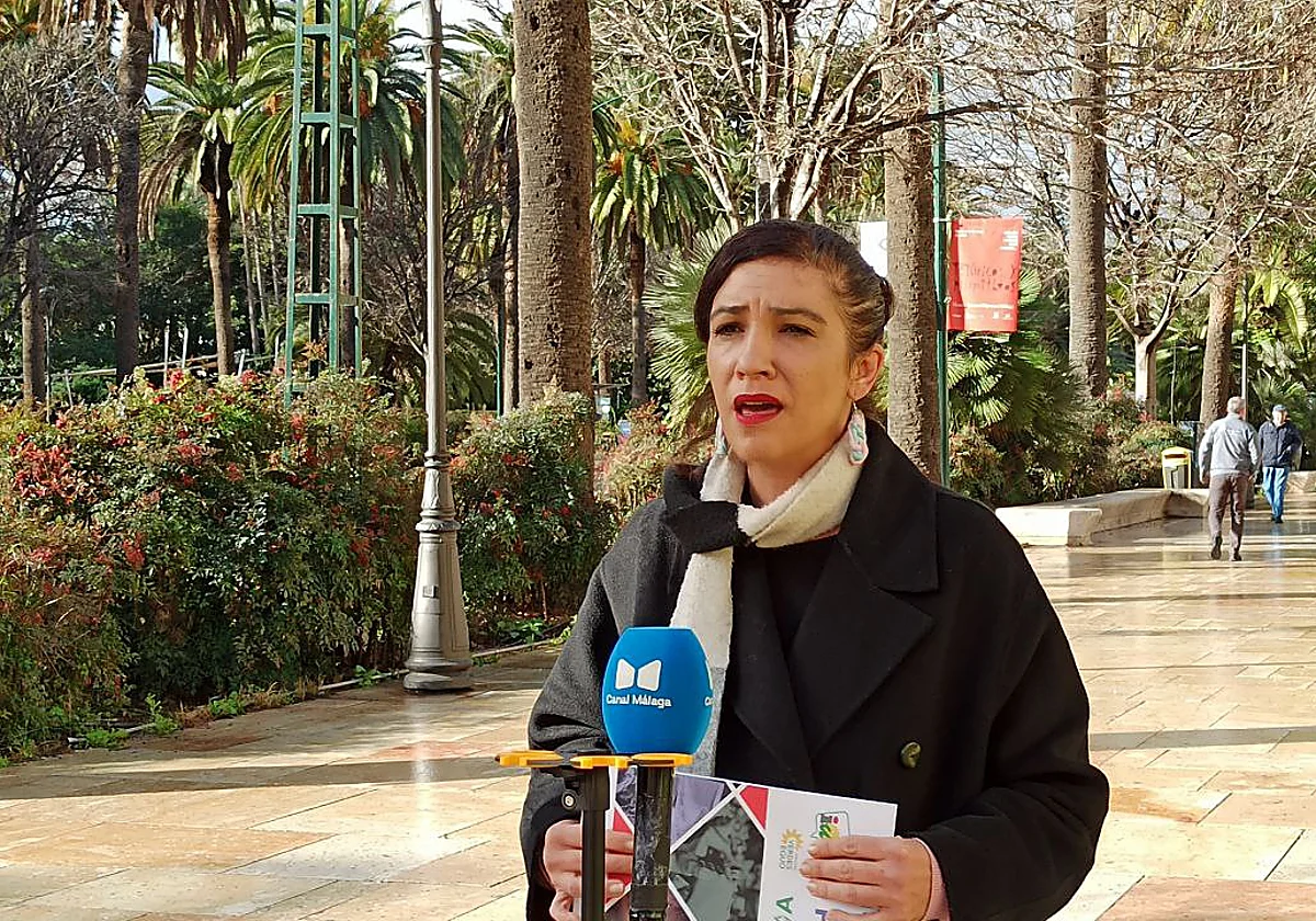 Malaga giant sculptures: political group lodges administrative complaints over port installation