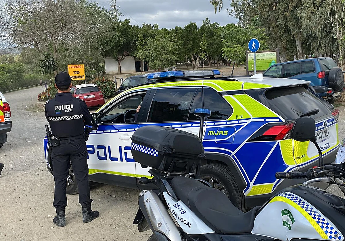 Mijas police arrest five and issue 74 drug reports in massive security sweep