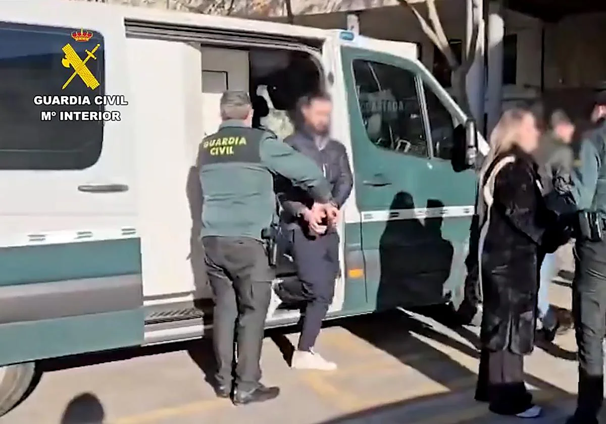 Maniatado con bridas y amenazado de muerte para que se marche de su propia casa en Valencia