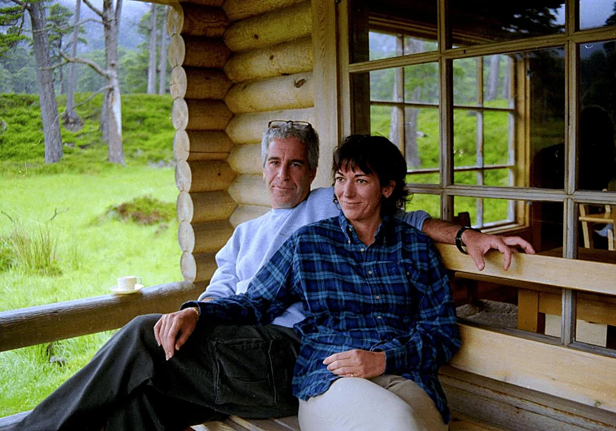 La pareja de Epstein se niega a declarar ante el Gongreso y pide el indulto antes de exculpar a Trump