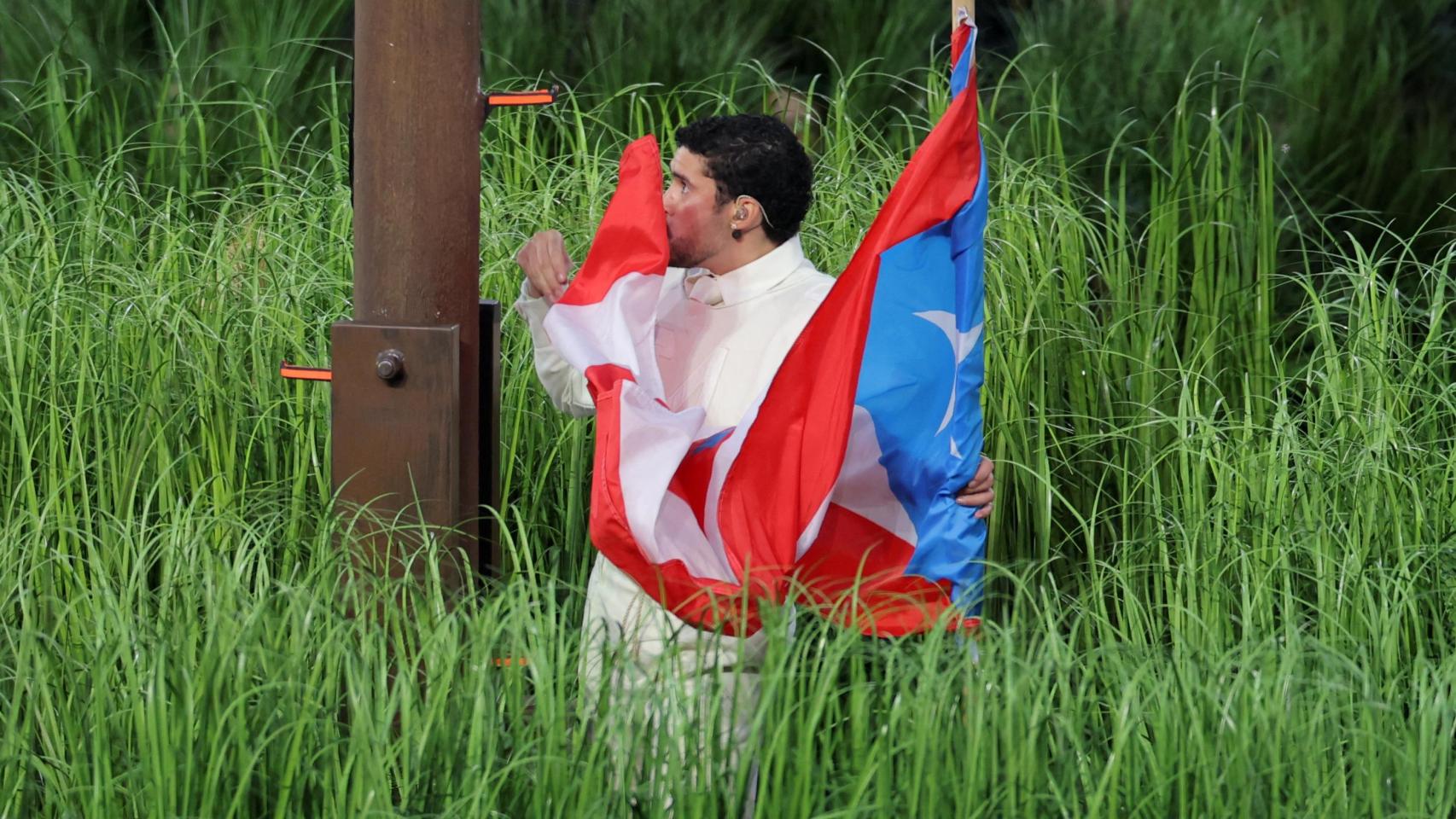 ¿Quién teme al "Conejo Malo"? Trump entra en pánico con el uso del español cuando el 46% de los latinos le votaron en 2024
